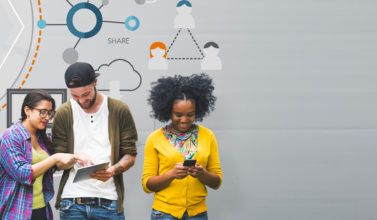 Cela fait quelques années que nous entendons parler de la transformation de l’expérience étudiant, de la digitalisation de l’enseignement supérieur ou encore du parcours étudiant.

Mais, au-delà des effets de mode, où en est-on concrètement ?